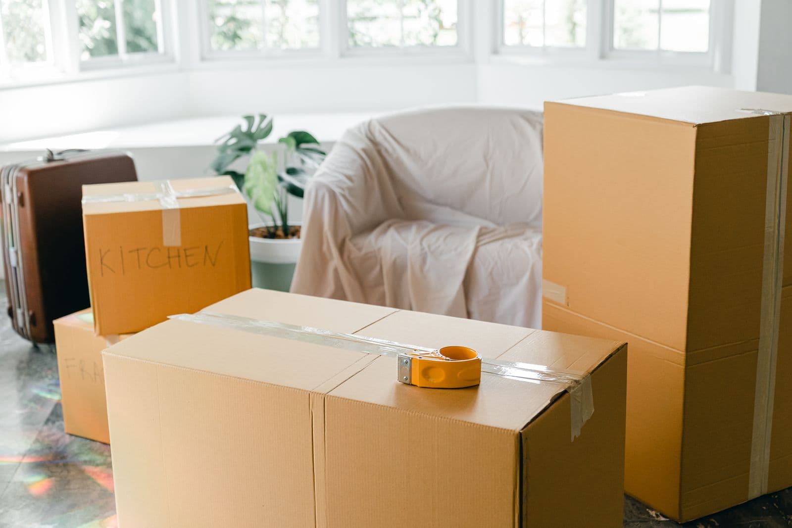 Movers loading a K2 Relocation truck